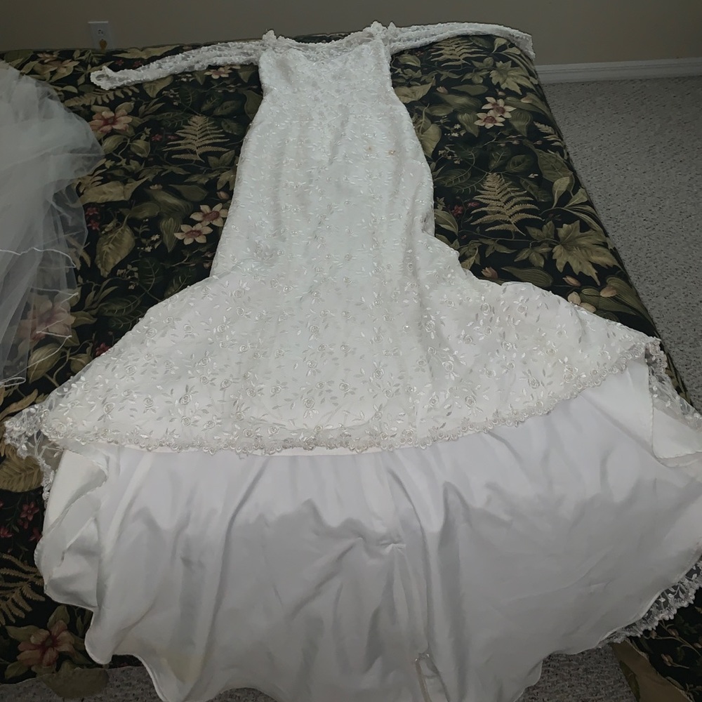 Lace and Pearl Wedding Dress!! Size 6